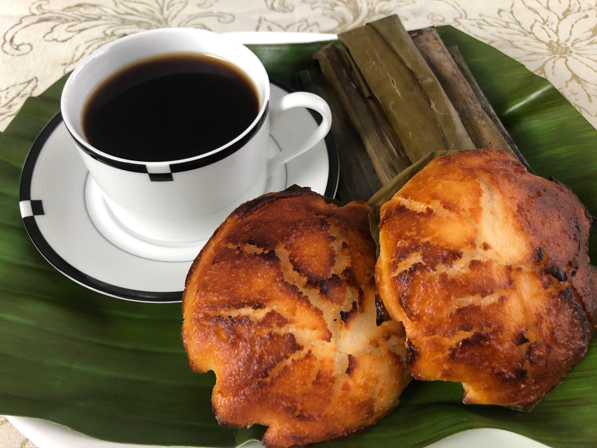 Bibingka & Suman Personal Combo | 6 Bibingka & 10 Suman - Liz's Filipino Desserts